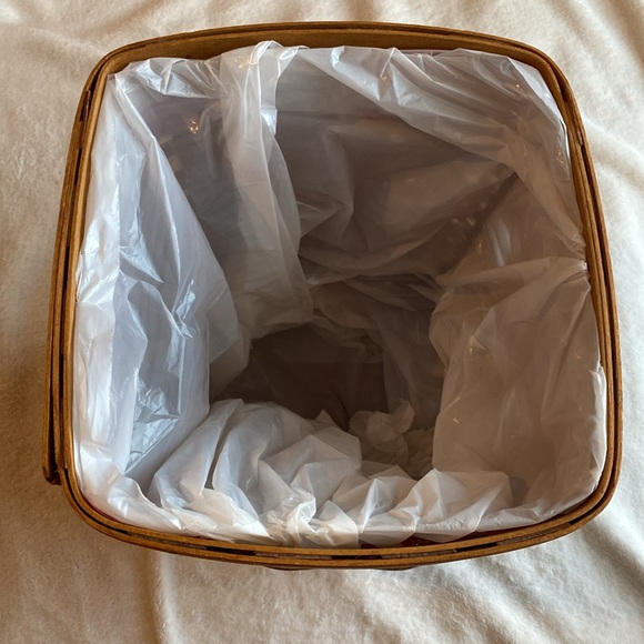 Longaberger Tall Waste Basket W/Liner. EUC Sz. 9.5” x 12.25” Tall. Signed, Dated - Picture 7 of 13